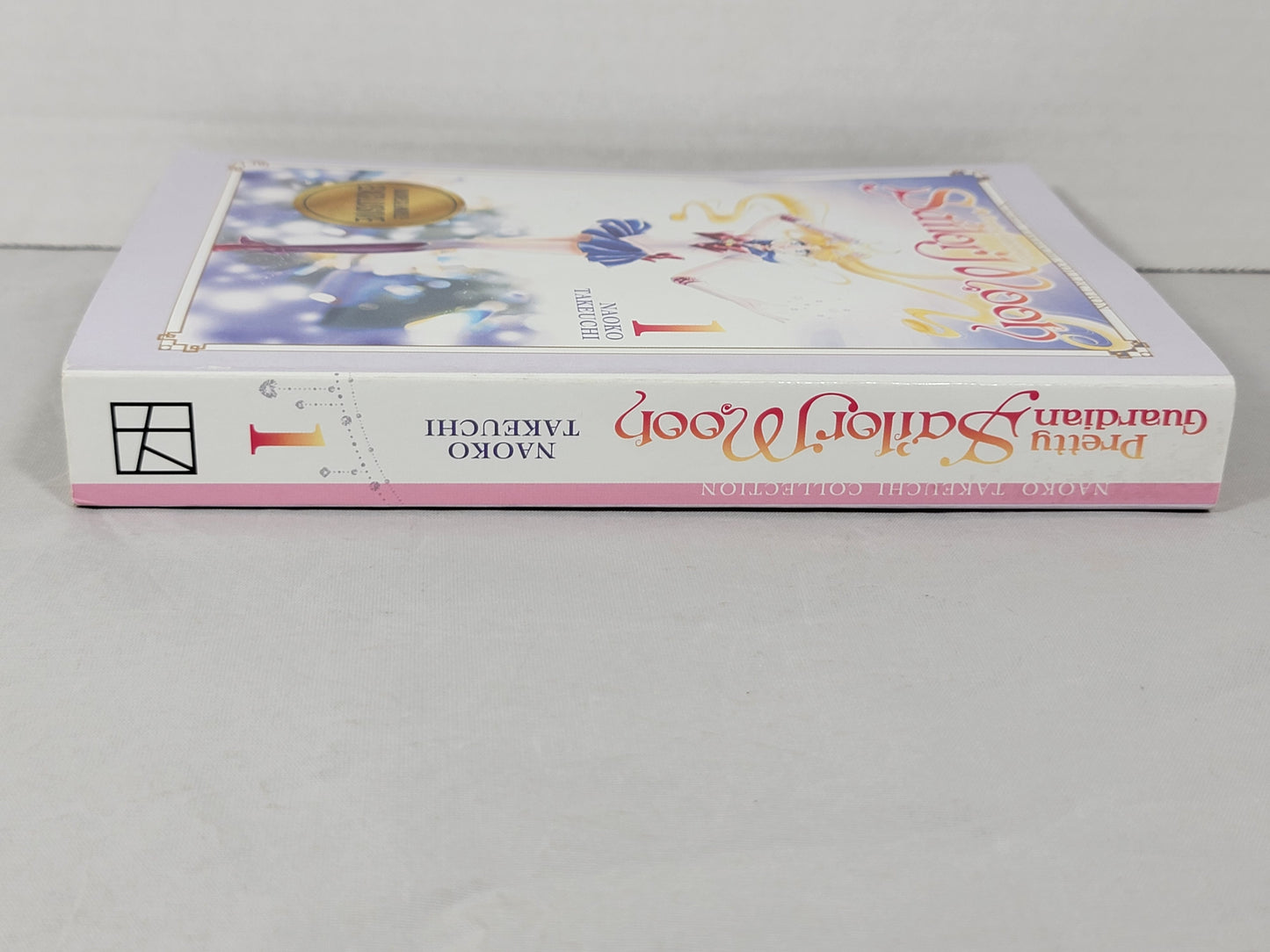 Pretty Guardian Sailor Moon (Naoko Takeuchi Collection) #1