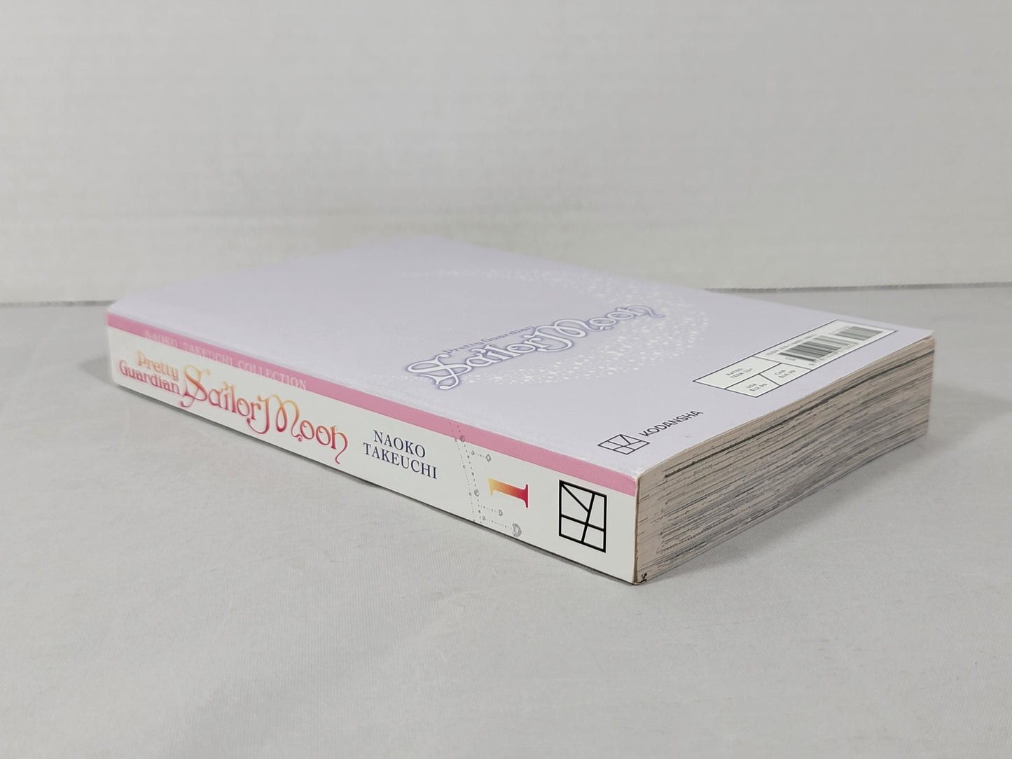 Pretty Guardian Sailor Moon (Naoko Takeuchi Collection) #1