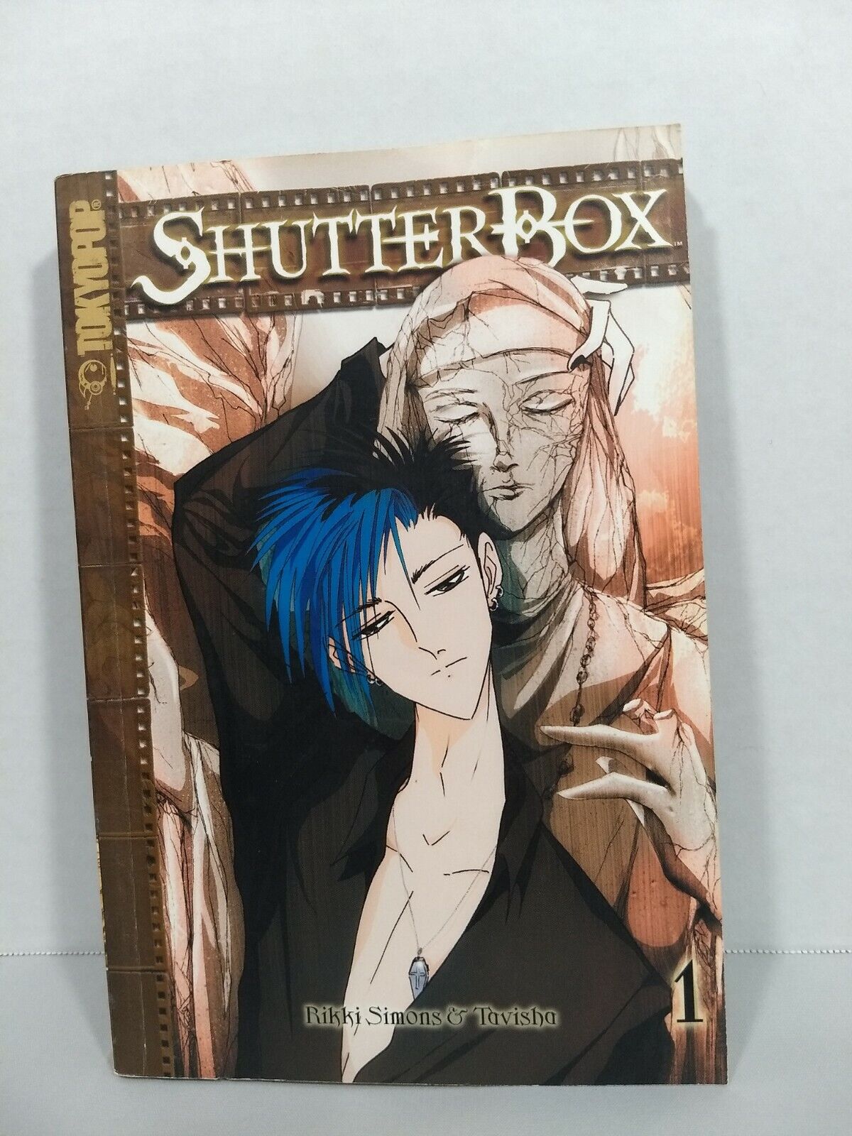 ShutterBox! Vol. 1 by Rikki Simons and Tavisha Wolfgarth-Simons(Tokyopop)