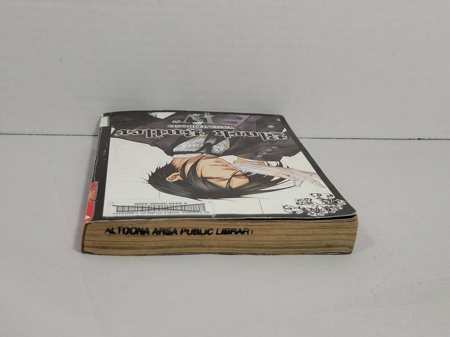 Black Butler #4 by Yana Toboso Ex-library copy