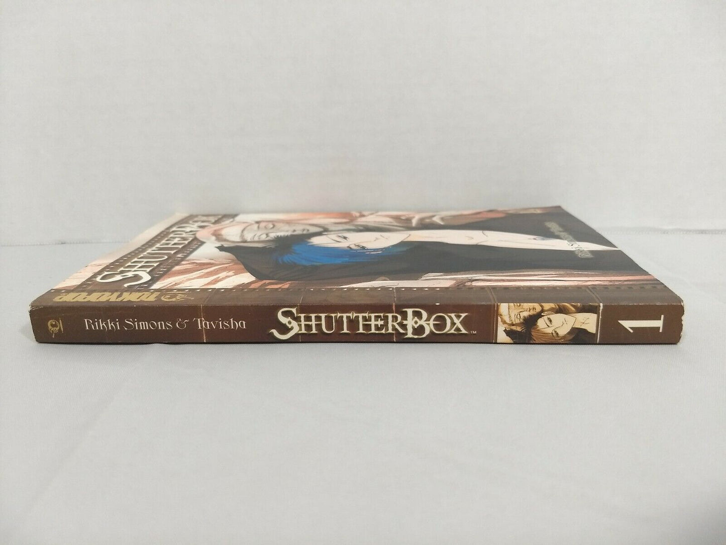 ShutterBox! Vol. 1 by Rikki Simons and Tavisha Wolfgarth-Simons(Tokyopop)